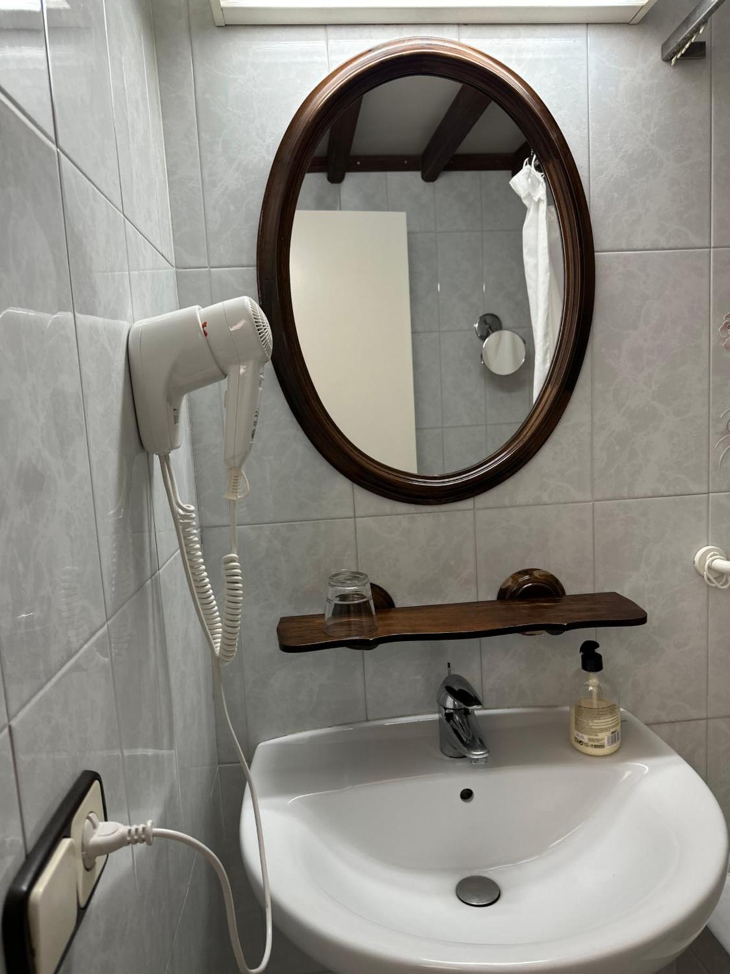 L' Escala New Roser מראה חיצוני תמונה